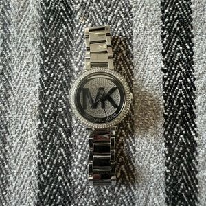 NEEDS NEW BATTERY Michael Kors Watch- watch has 10 links- fits 7inch wrist